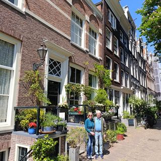 Guests with Dennis in a museum in Amsterdam