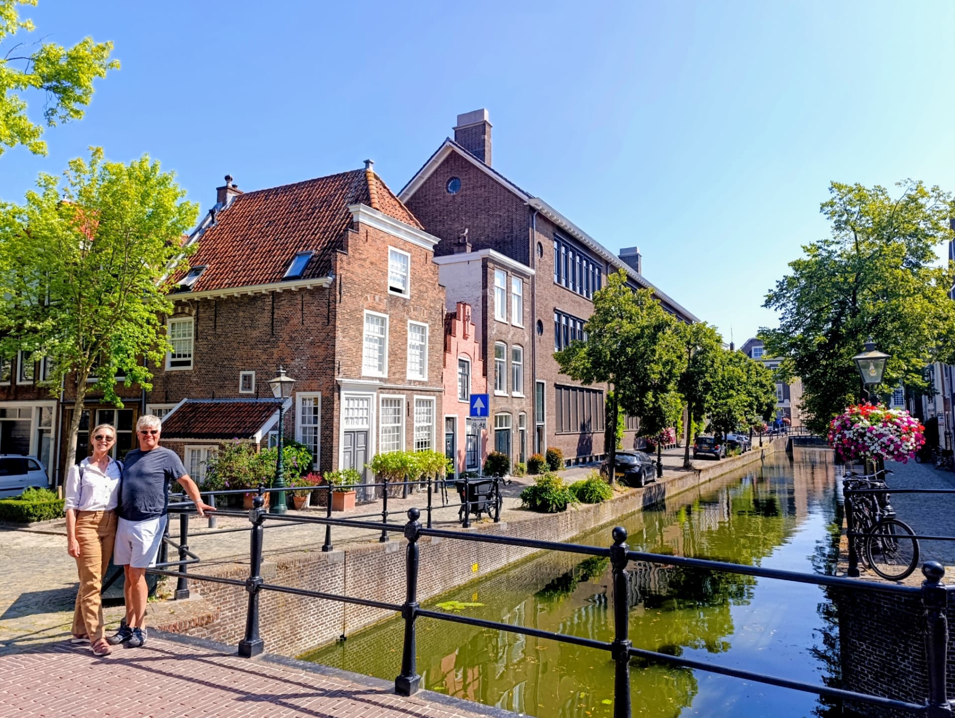 Guests with Dennis in a quiet Amsterdam courtyard